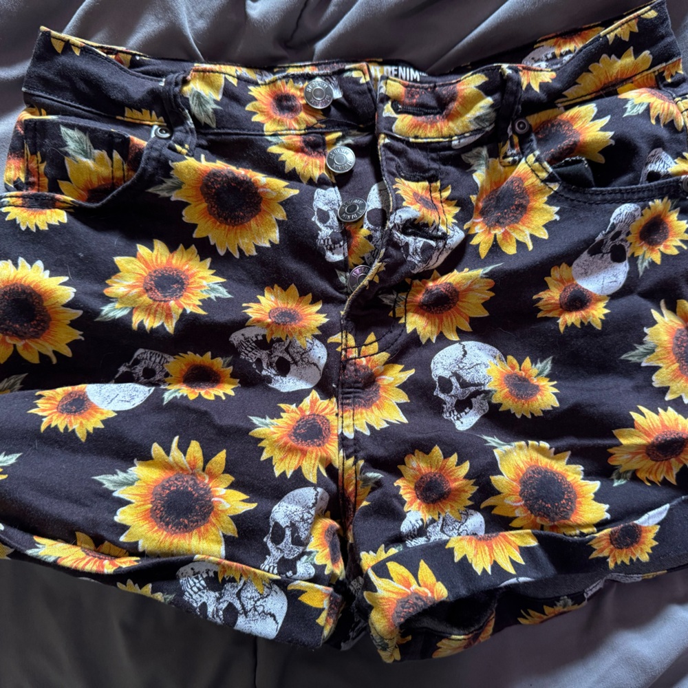 Hot Topic Sunflower & Skull High-Waist Shorts